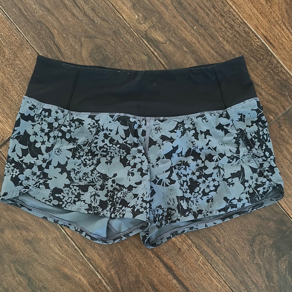 Lululemon Floral Black and Gray Women's Shorts Sz 4